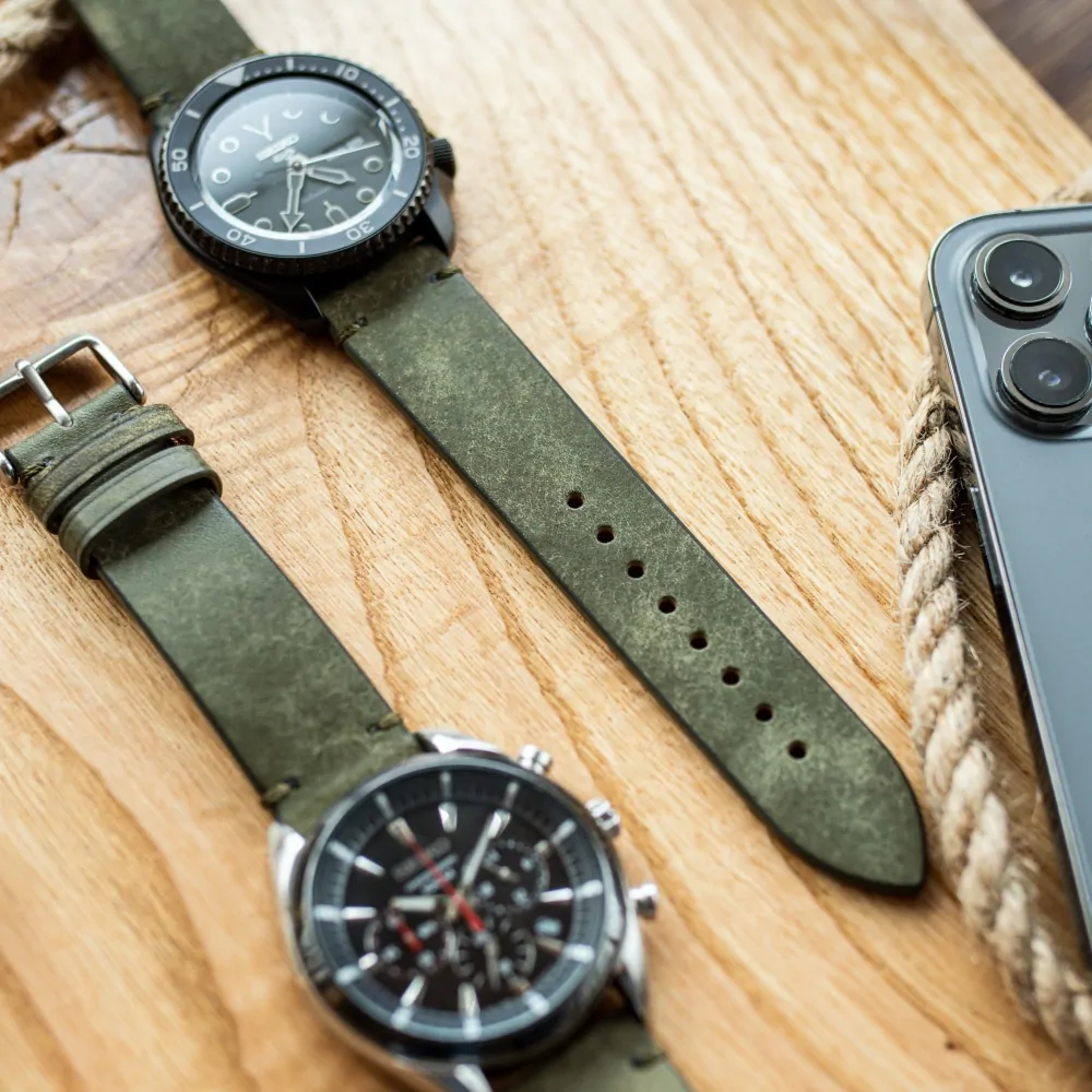 Vintage-style leather bracelet in Frosted Green - Image 6